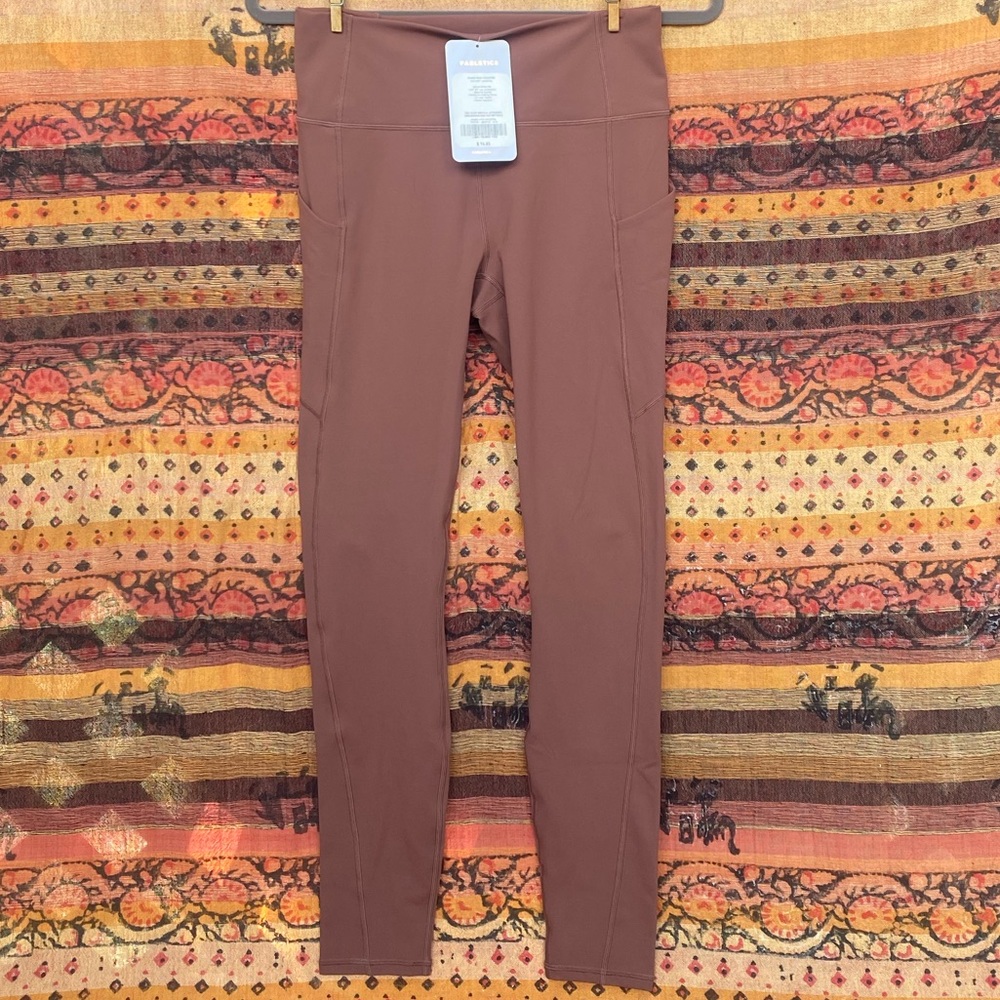 Fabletics Oasis High Waisted Pocket 7/8 Legging